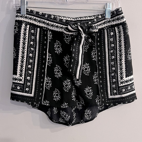 Socialite Pants - Black and White Patterned Women's Shorts